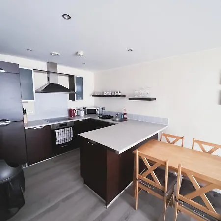 Spacious 2 Bed Flat, Free Parking, Close To Town Manchester Exterior photo