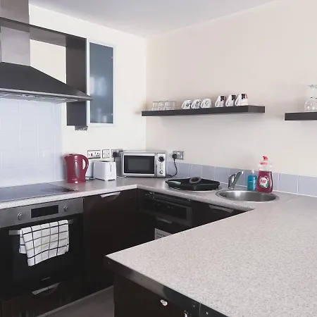 Spacious 2 Bed Flat, Free Parking, Close To Town Manchester Exterior photo
