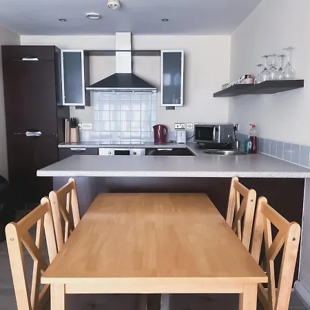 Spacious 2 Bed Flat, Free Parking, Close To Town Manchester Exterior photo