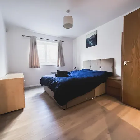 Spacious 2 Bed Flat, Free Parking, Close To Town Manchester Exterior photo