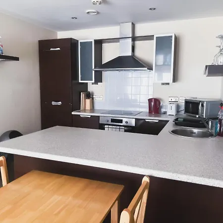 Spacious 2 Bed Flat, Free Parking, Close To Town Manchester Exterior photo