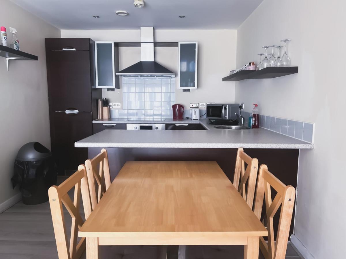 Apartment Spacious 2 Bed Flat, Free Parking, Close To Town Manchester