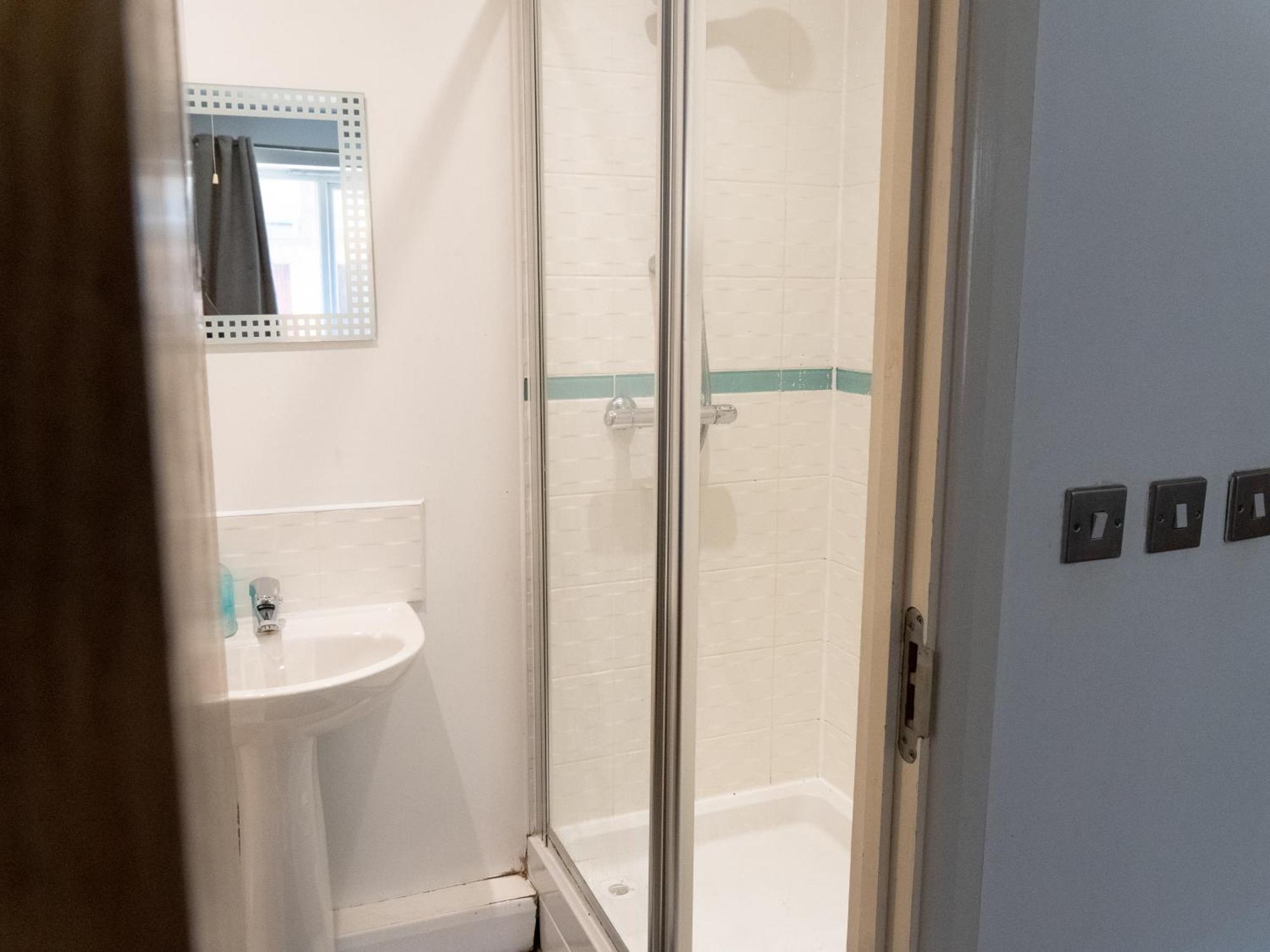 Apartment Spacious 2 Bed Flat, Free Parking, Close To Town